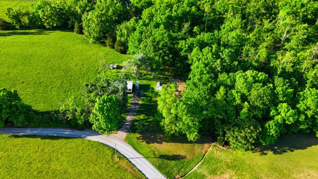 2976 Shrum Cemetery Rd, Westmoreland, TN 37186