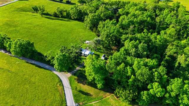 2976 Shrum Cemetery Rd, Westmoreland, TN 37186