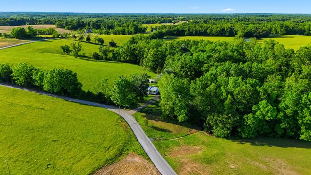 2976 Shrum Cemetery Rd, Westmoreland, TN 37186