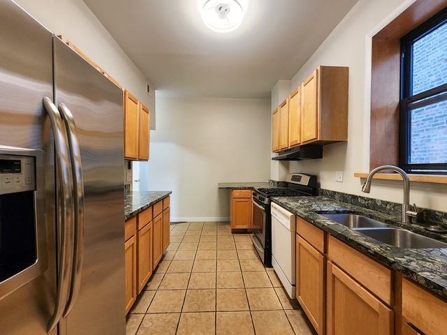 4330 N Sheridan Road 2, Chicago, IL 60613