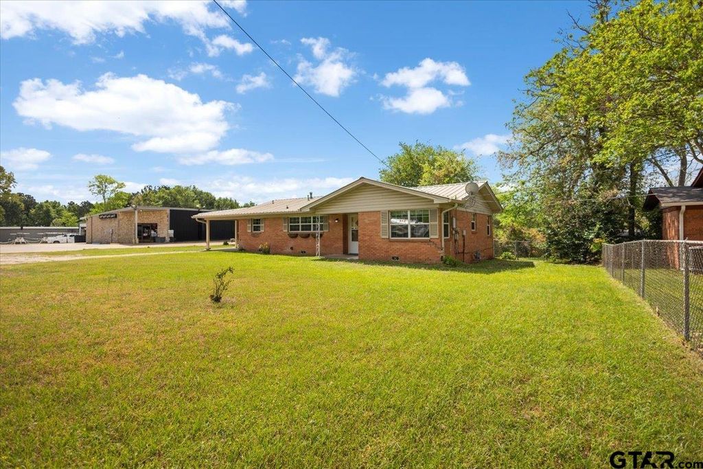 1602 W Duval Street, Troup, TX 75789
