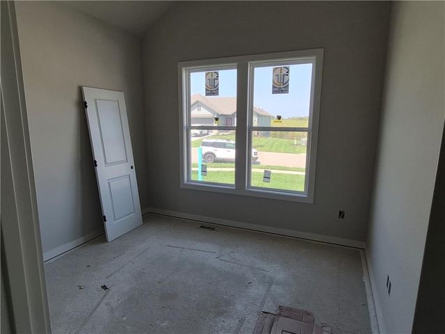 5010 N 146th Street, Basehor, KS 66007