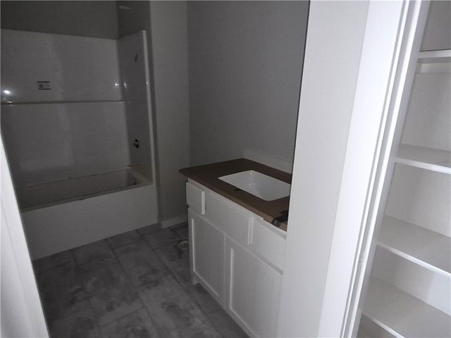 5010 N 146th Street, Basehor, KS 66007