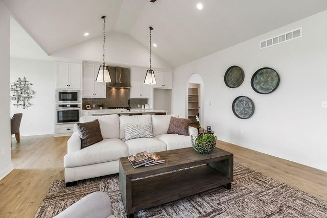 5010 N 146th Street, Basehor, KS 66007