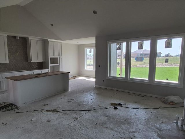 5010 N 146th Street, Basehor, KS 66007