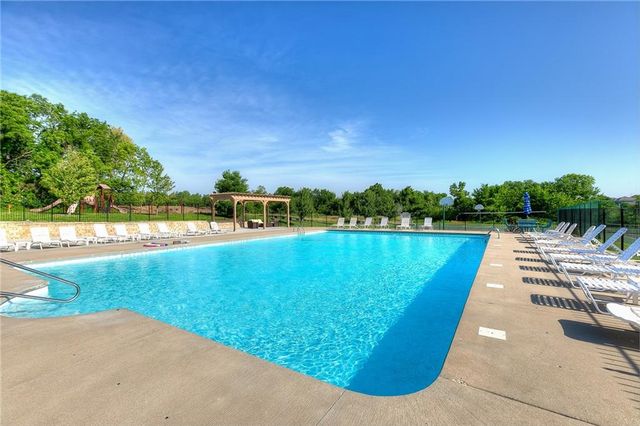 5010 N 146th Street, Basehor, KS 66007