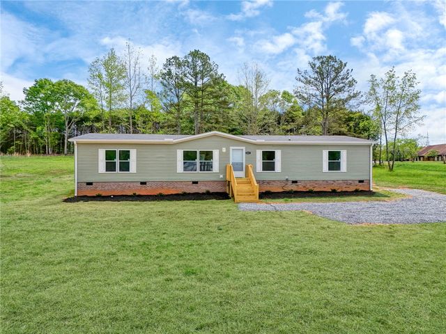 2047 Flat Rock Road, Starr, SC 29684