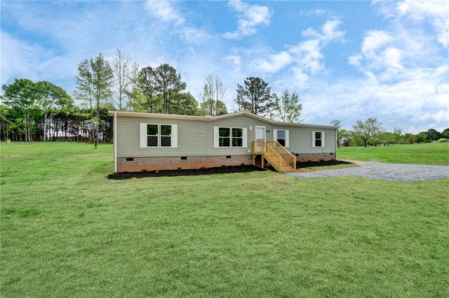 2047 Flat Rock Road, Starr, SC 29684
