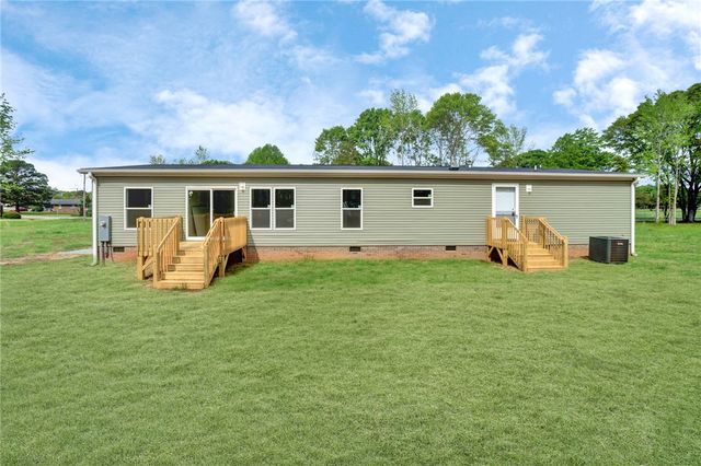 2047 Flat Rock Road, Starr, SC 29684