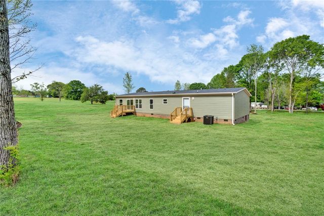 2047 Flat Rock Road, Starr, SC 29684