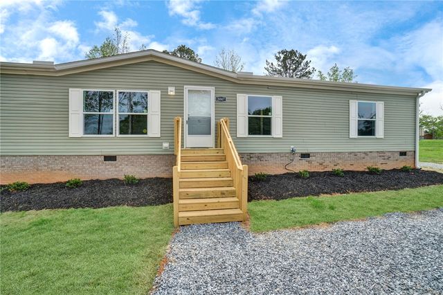 2047 Flat Rock Road, Starr, SC 29684