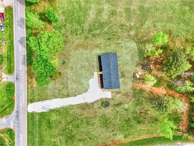 2047 Flat Rock Road, Starr, SC 29684