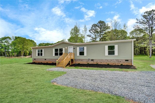 2047 Flat Rock Road, Starr, SC 29684