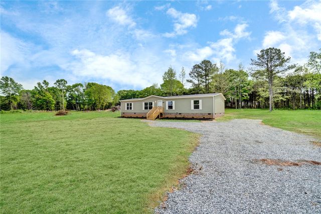 2047 Flat Rock Road, Starr, SC 29684