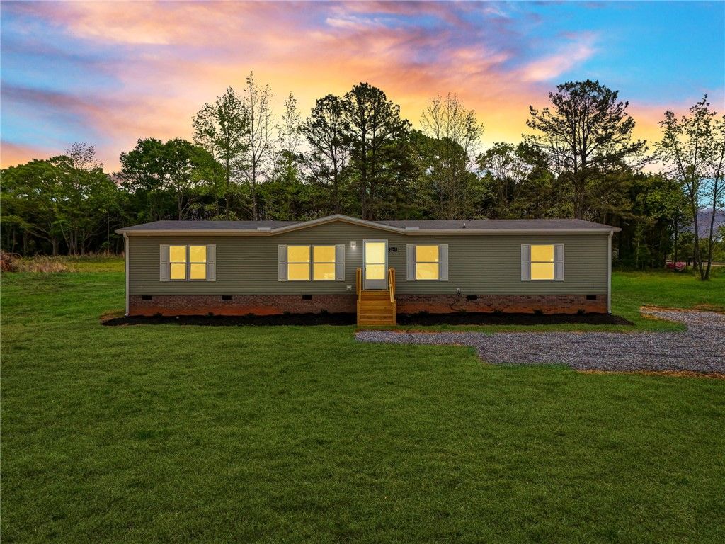 2047 Flat Rock Road, Starr, SC 29684