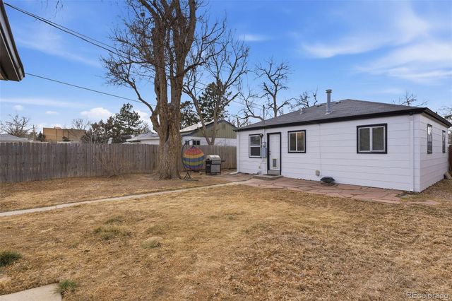 1656 N Newark Street, Aurora, CO 80010