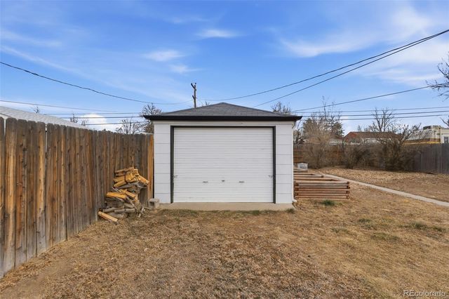 1656 N Newark Street, Aurora, CO 80010