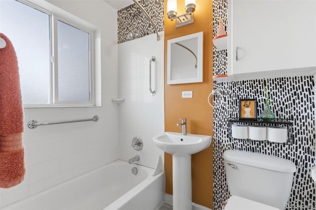 1656 N Newark Street, Aurora, CO 80010