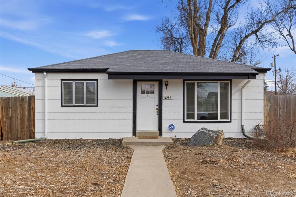 1656 N Newark Street, Aurora, CO 80010