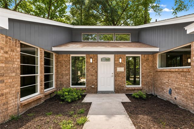 97 April Wind Drive S, Conroe, TX 77356