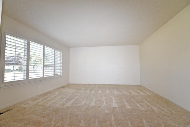1661 Smith Dr, Turlock, CA 95382