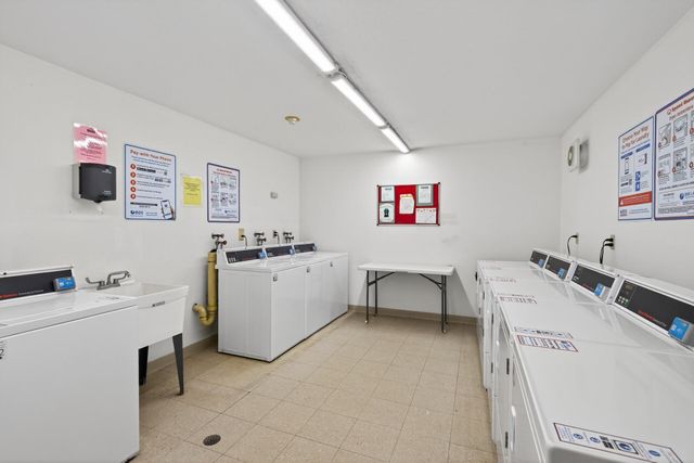 450 Ford Road 313, Saint Louis Park, MN 55426