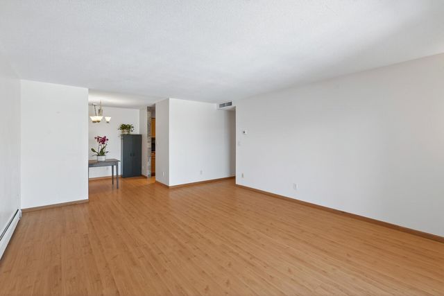 450 Ford Road 313, Saint Louis Park, MN 55426