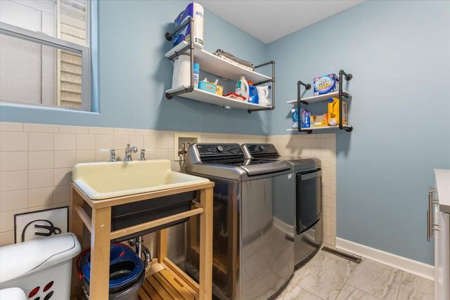 2222 S Allis STREET, Milwaukee, WI 53207