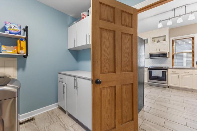 2222 S Allis STREET, Milwaukee, WI 53207