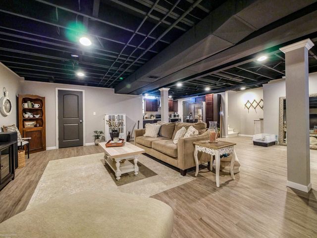 53100 Kakos Drive, Chesterfield Twp, MI 48051