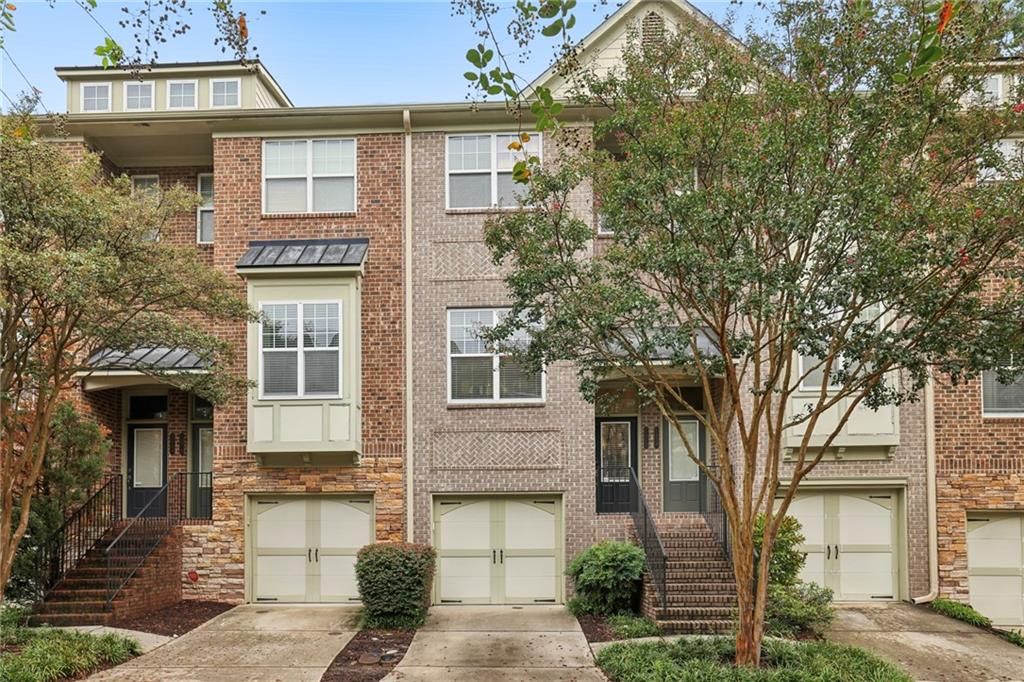 Image 1 of property listing at 1972 Cobblestone Circle NE, Brookhaven, GA 30319