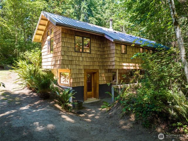 22002 Dewberry Road NE, Indianola, WA 98342