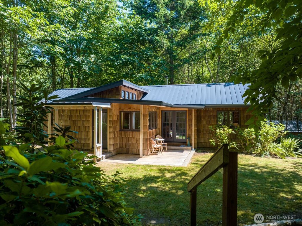 22002 Dewberry Road NE, Indianola, WA 98342
