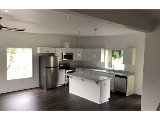 4723 E 18TH St, Vancouver, WA 98661
