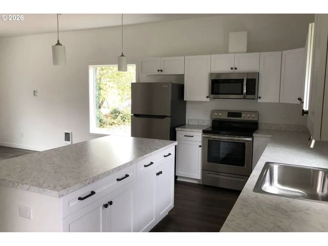 4723 E 18TH St, Vancouver, WA 98661