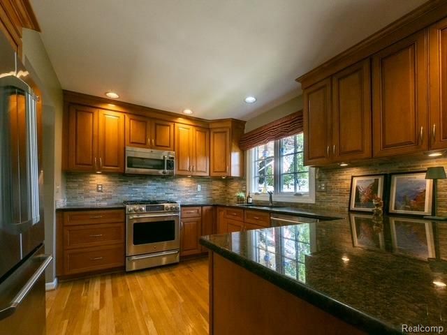 4923 Dusk Drive, Utica, MI 48316