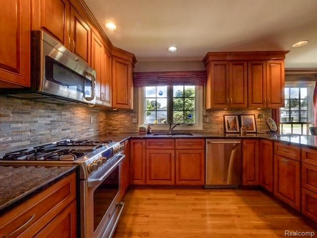 4923 Dusk Drive, Utica, MI 48316
