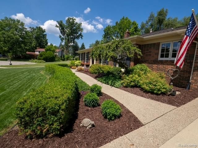4923 Dusk Drive, Utica, MI 48316