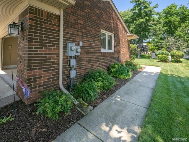 4923 Dusk Drive, Utica, MI 48316