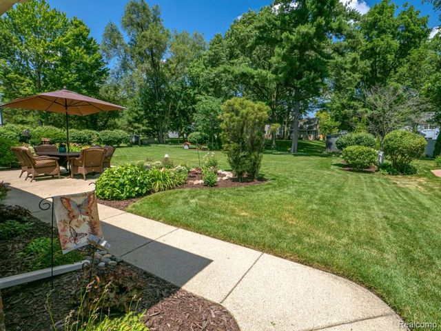 4923 Dusk Drive, Utica, MI 48316