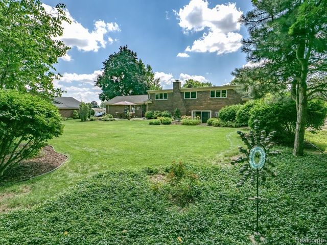 4923 Dusk Drive, Utica, MI 48316