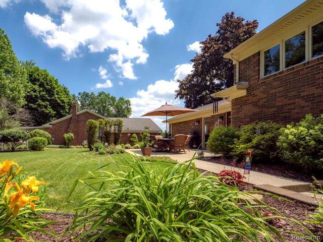 4923 Dusk Drive, Utica, MI 48316