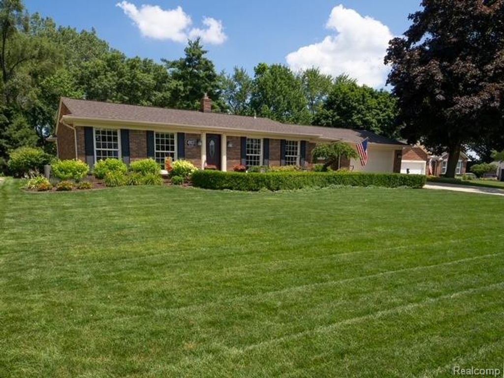 4923 Dusk Drive, Utica, MI 48316