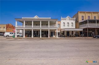 102-110 N Courthouse Square, Goliad, TX 77963