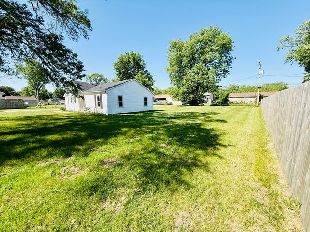 715 8th Street, Colona, IL 61241