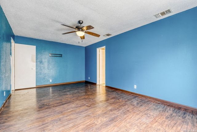 5434 Green Grove Dr, San Antonio, TX 78223