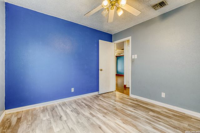 5434 Green Grove Dr, San Antonio, TX 78223