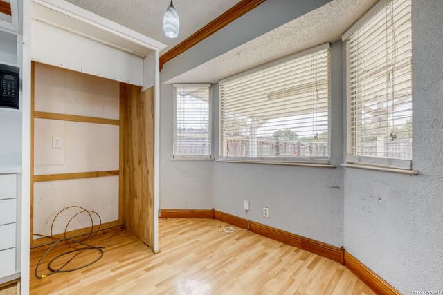 5434 Green Grove Dr, San Antonio, TX 78223