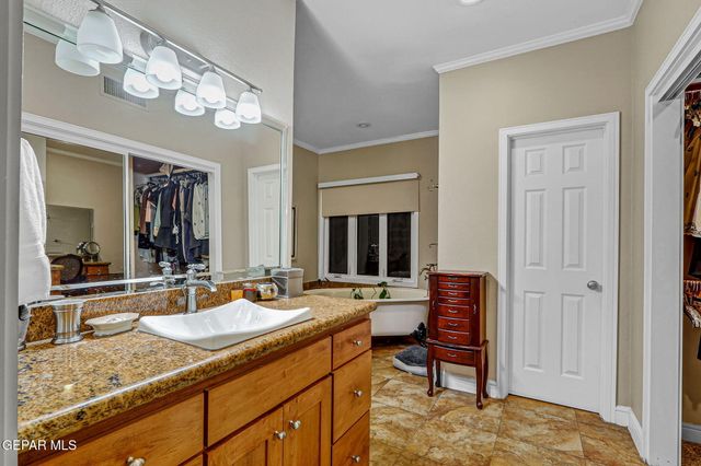 6192 Los Felinos Circle, El Paso, TX 79912