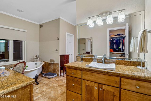 6192 Los Felinos Circle, El Paso, TX 79912
